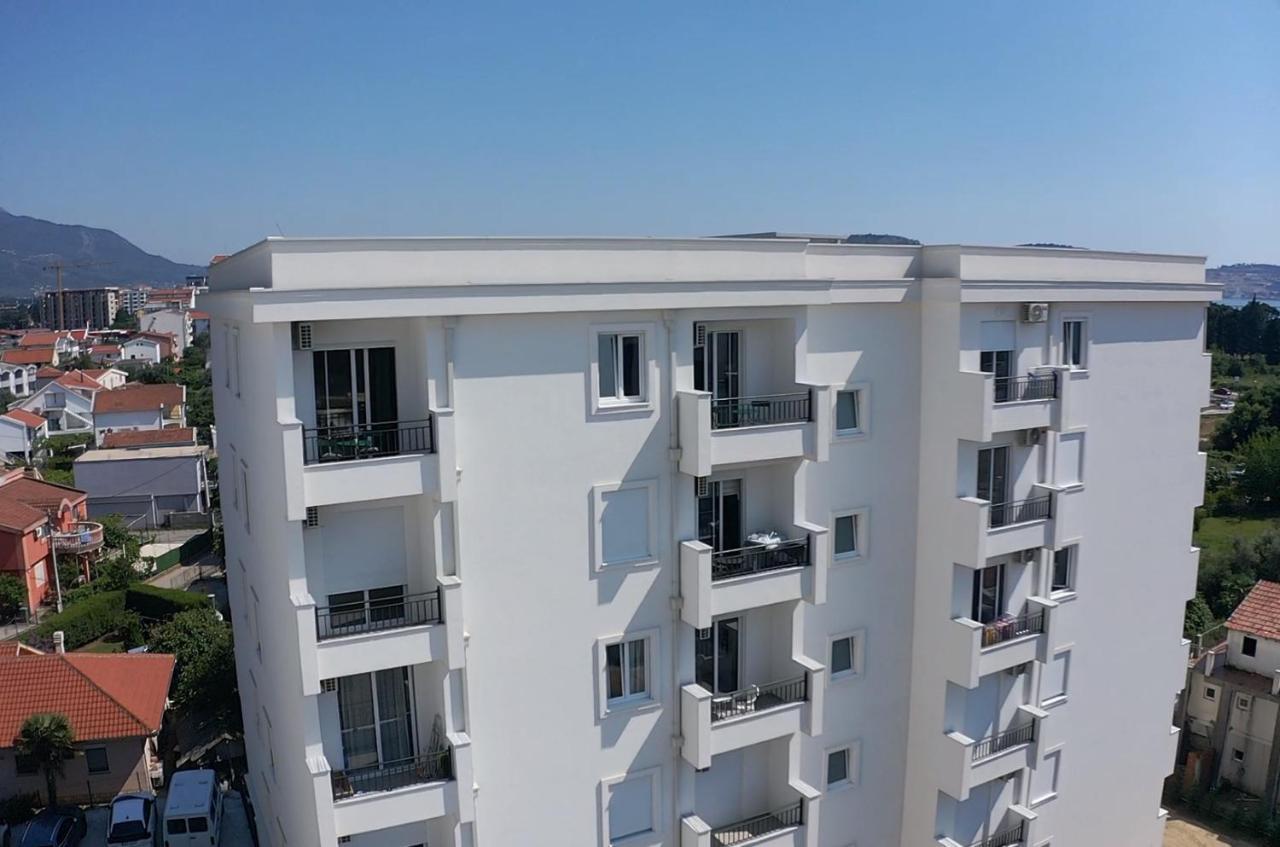 Grace Apartments Bar Exterior photo
